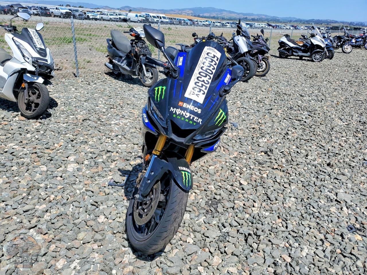 2021 YAMAHA YZFR3 — фото 2