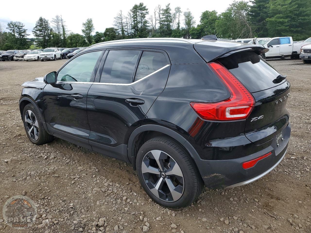 2023 VOLVO XC40 — фото 2