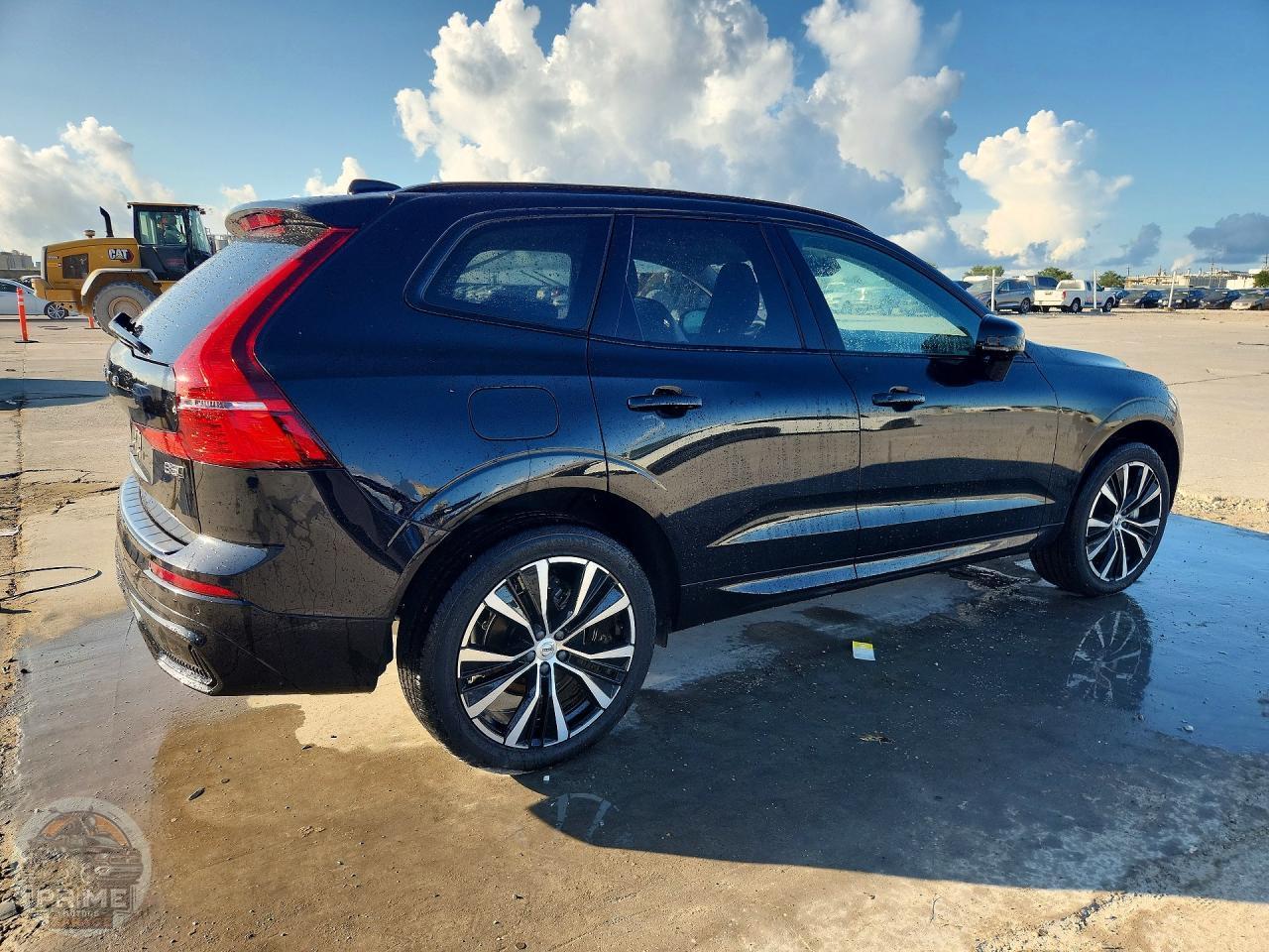 2025 VOLVO XC60 — фото 3