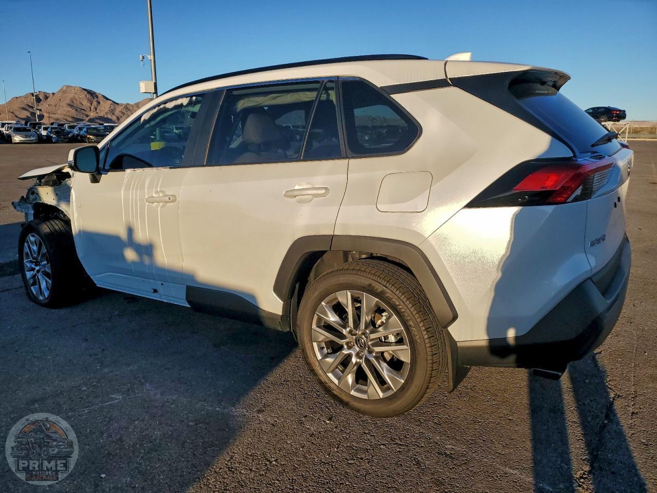 2025 TOYOTA RAV4 — фото 2