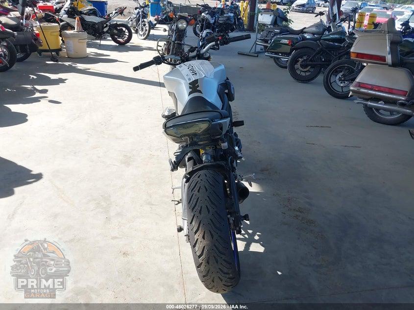 2015 YAMAHA FZ09 — фото 6