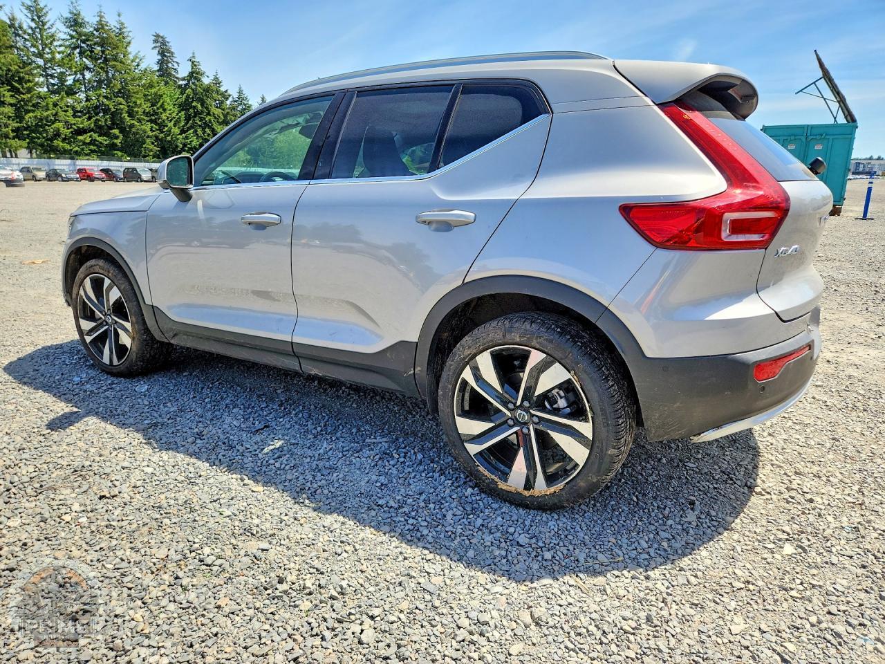 2025 VOLVO XC40 — фото 2