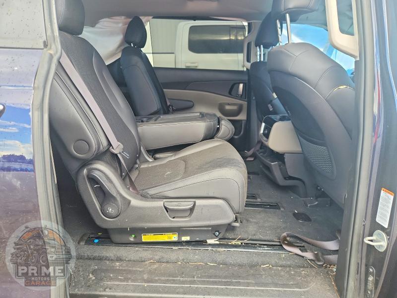 2025 KIA CARNIVAL — фото 11