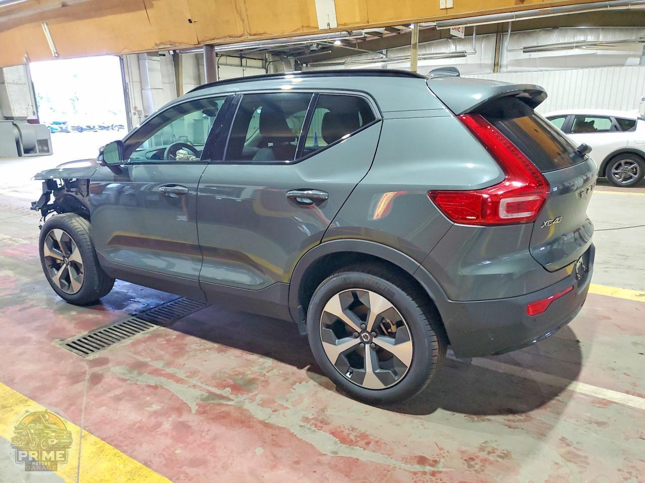 2026 VOLVO XC40 — фото 2