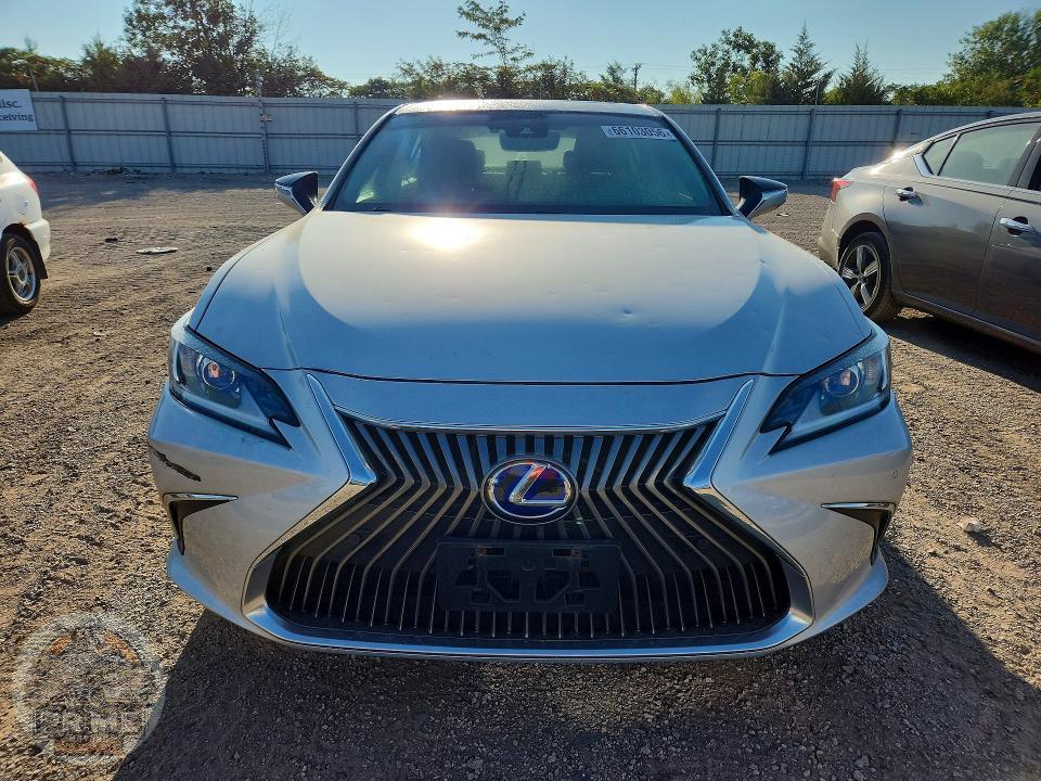 2020 LEXUS ES — фото 5