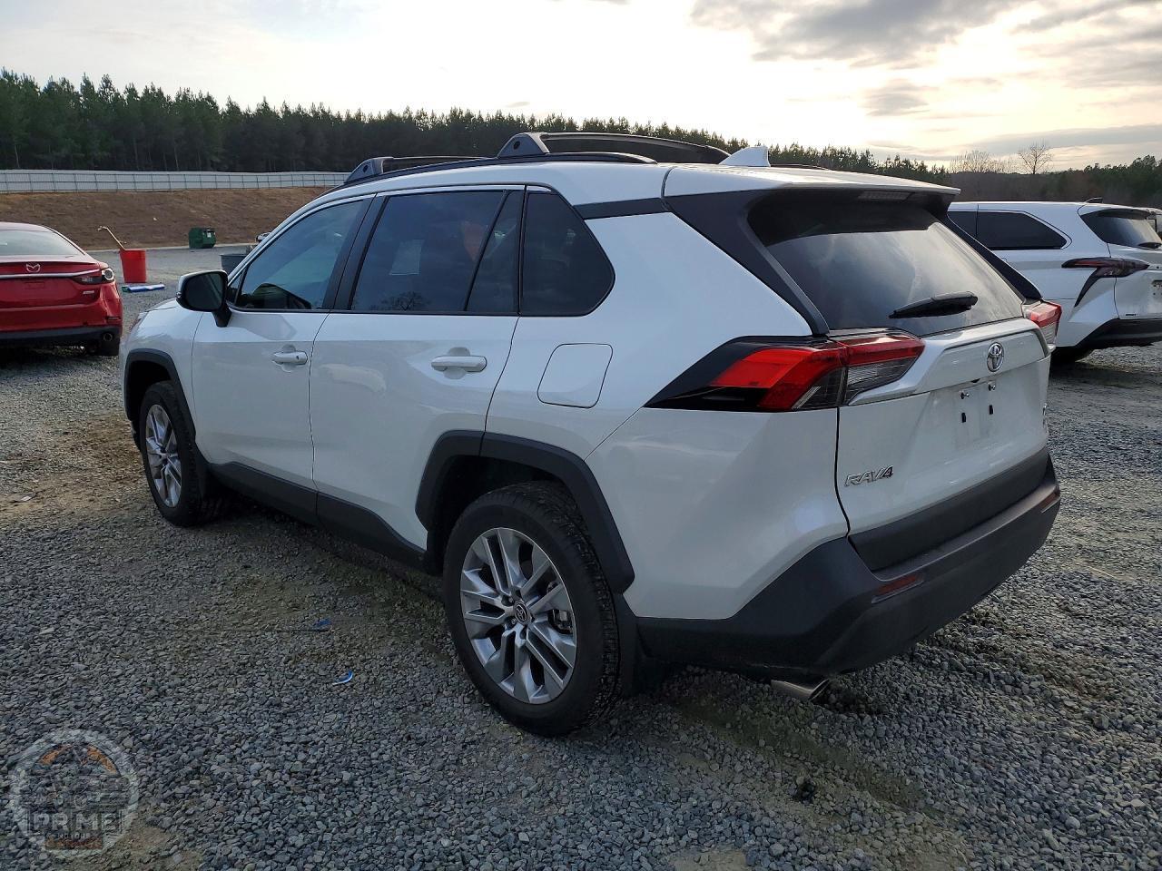 2025 TOYOTA RAV4 — фото 2