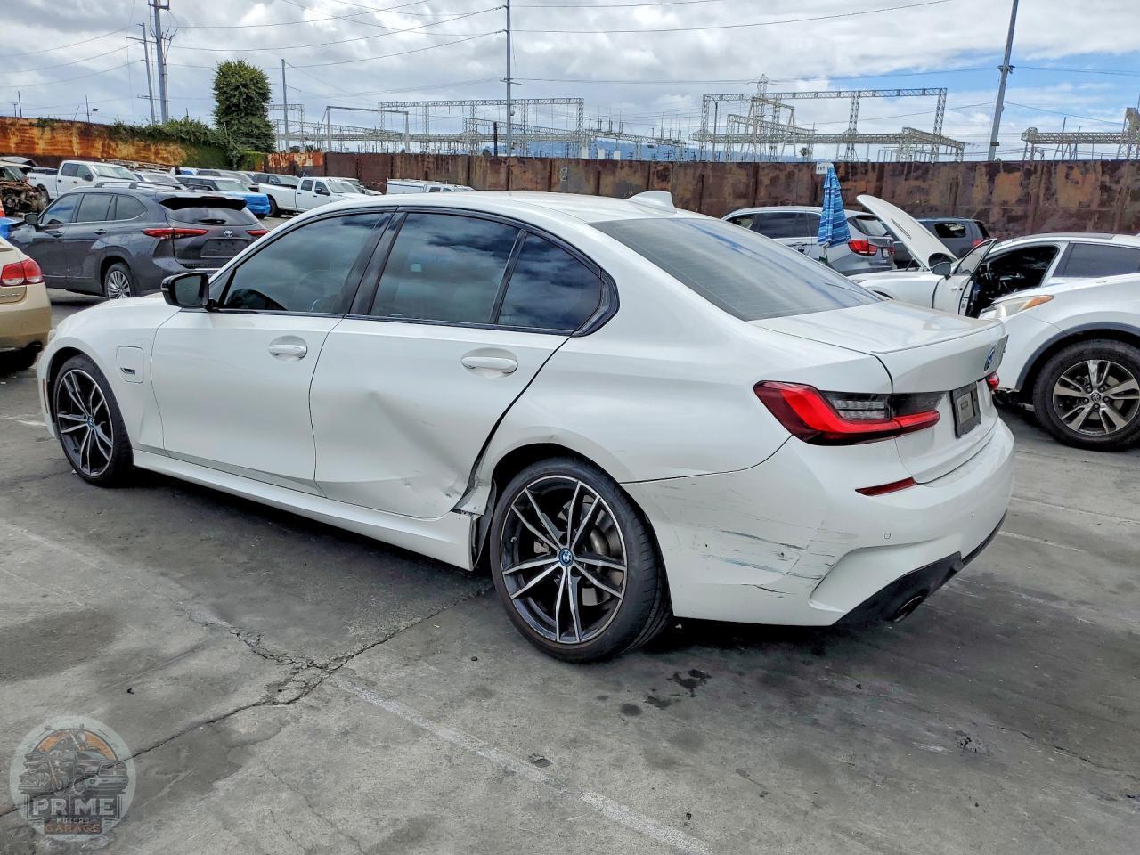 2022 BMW 3 SERIES — фото 2