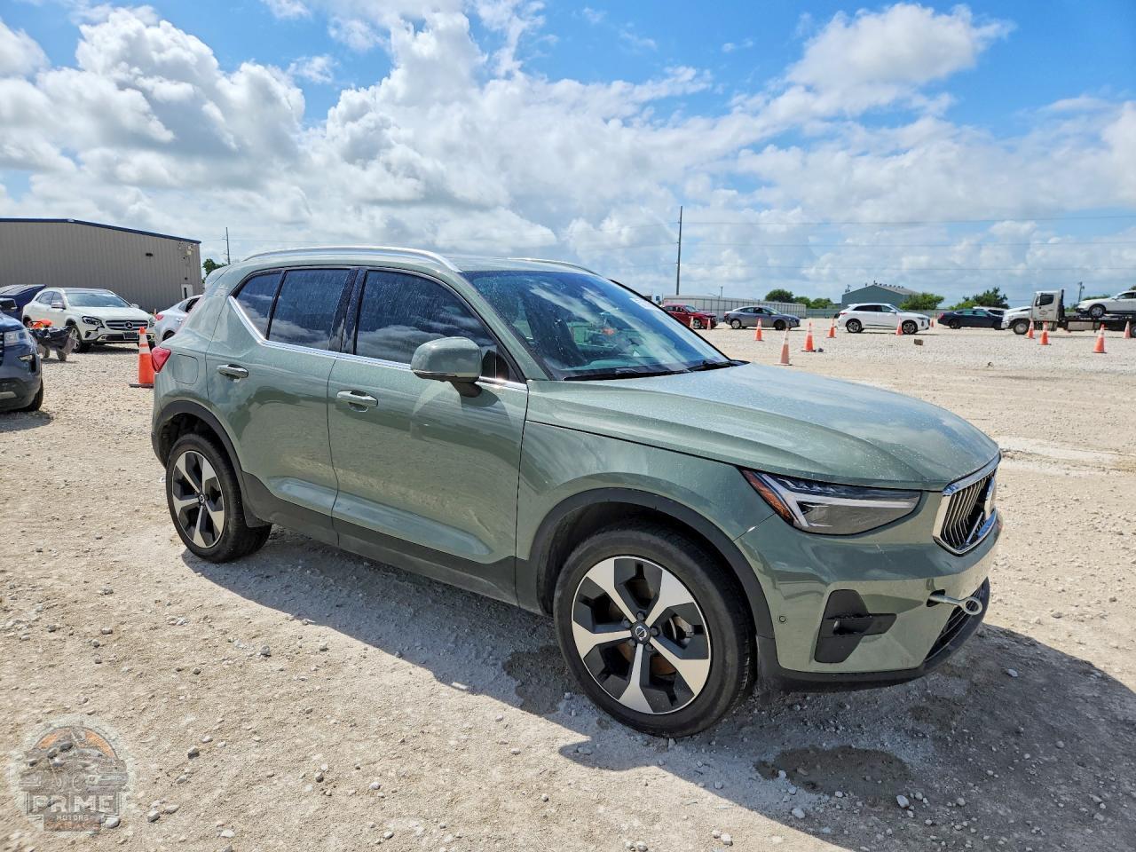 2025 VOLVO XC40 — фото 4