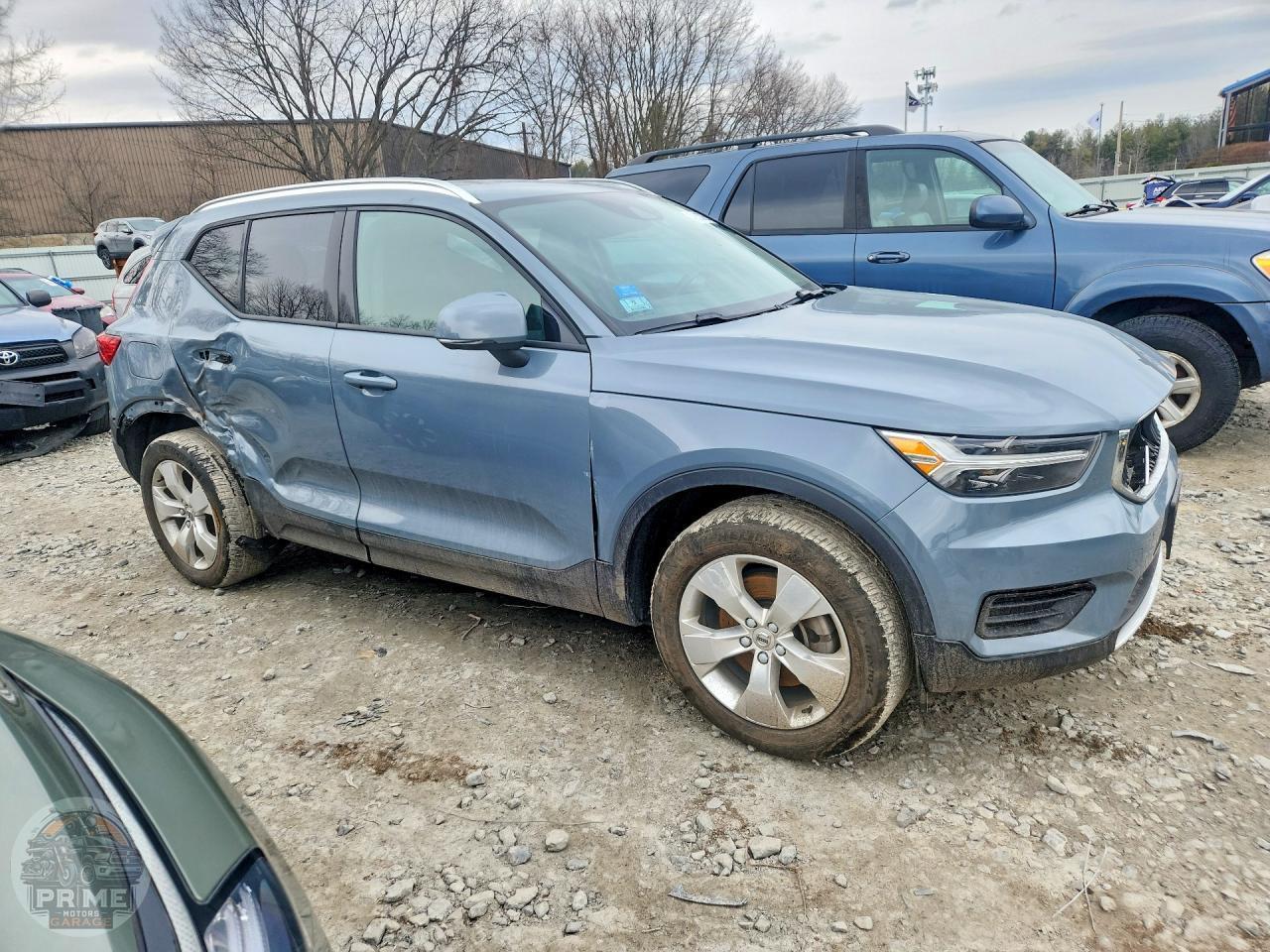 2022 VOLVO XC40 — фото 4