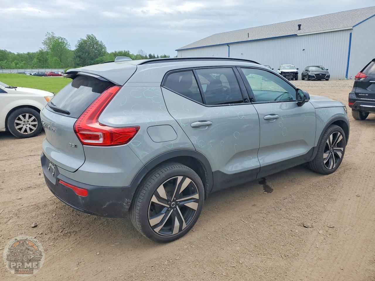 2024 VOLVO XC40 — фото 3