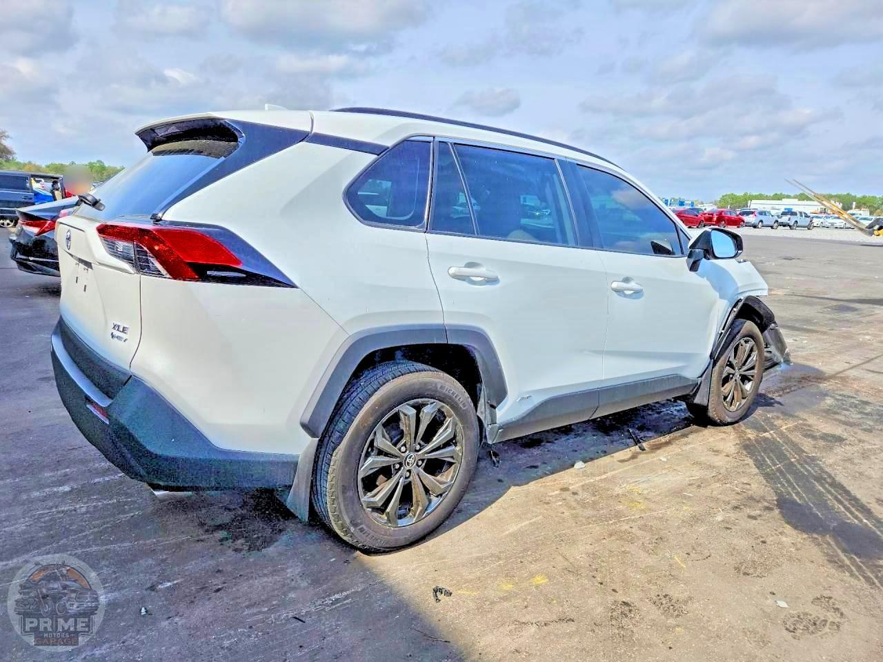 2025 TOYOTA RAV4 — фото 7