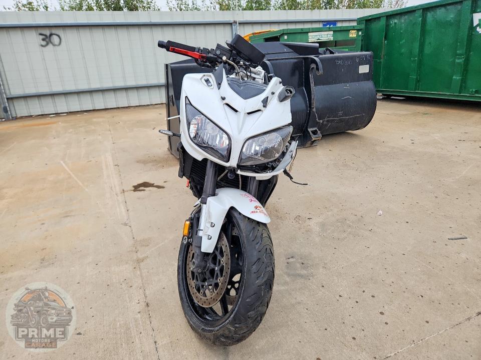 2012 YAMAHA FZ1 — фото 2