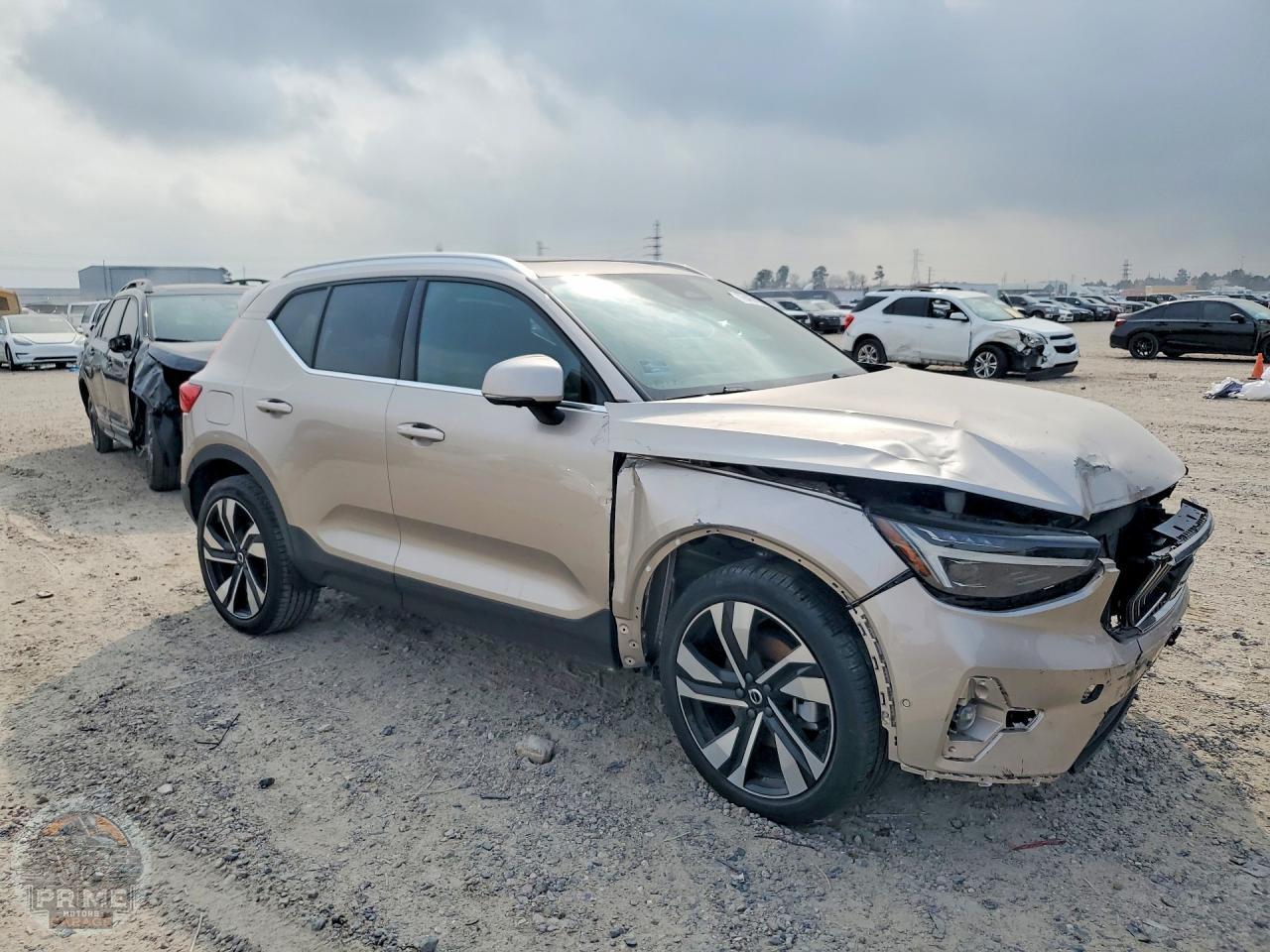 2023 VOLVO XC40 — фото 4
