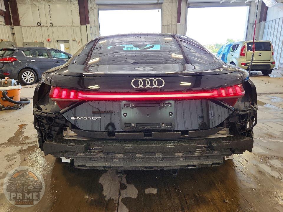 2022 AUDI E TRON — фото 6