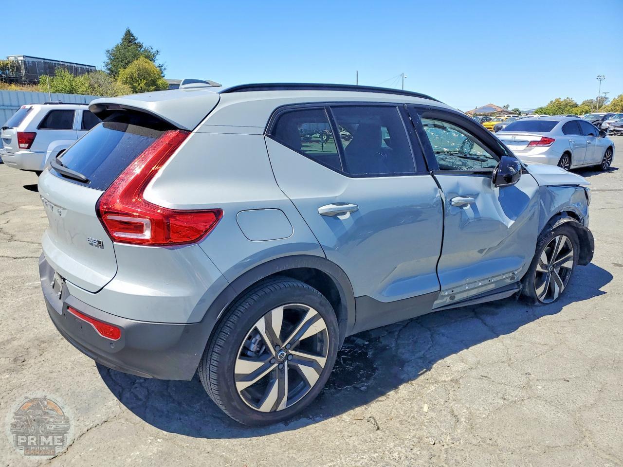 2024 VOLVO XC40 — фото 10