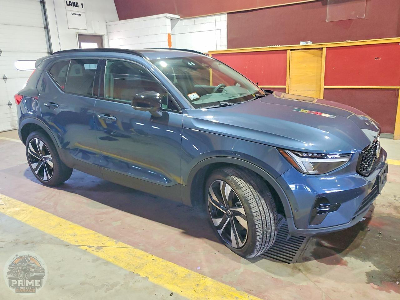 2026 VOLVO XC40 — фото 4