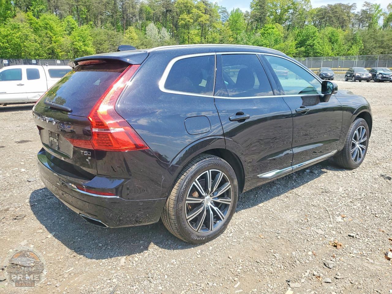 2021 VOLVO XC60 — фото 3