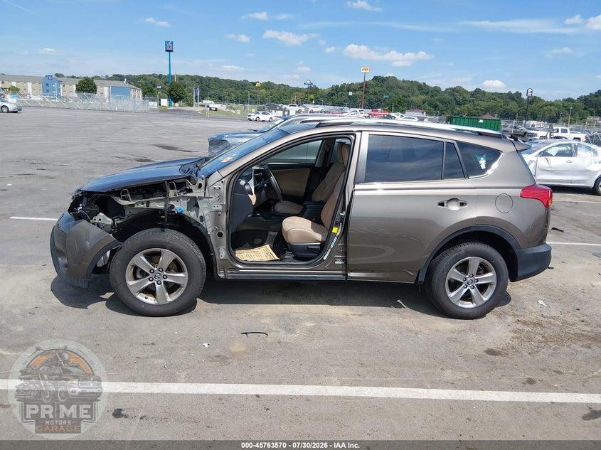 2015 TOYOTA RAV4 XLE — фото 15