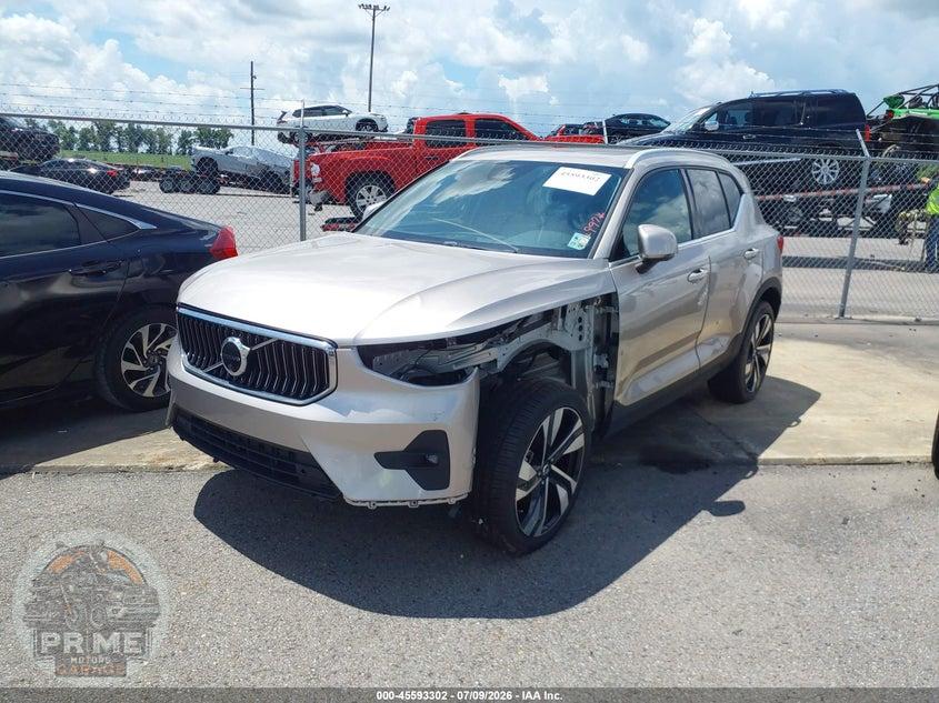 2023 VOLVO XC40 B5 PLUS BRIGHT THEME — фото 2