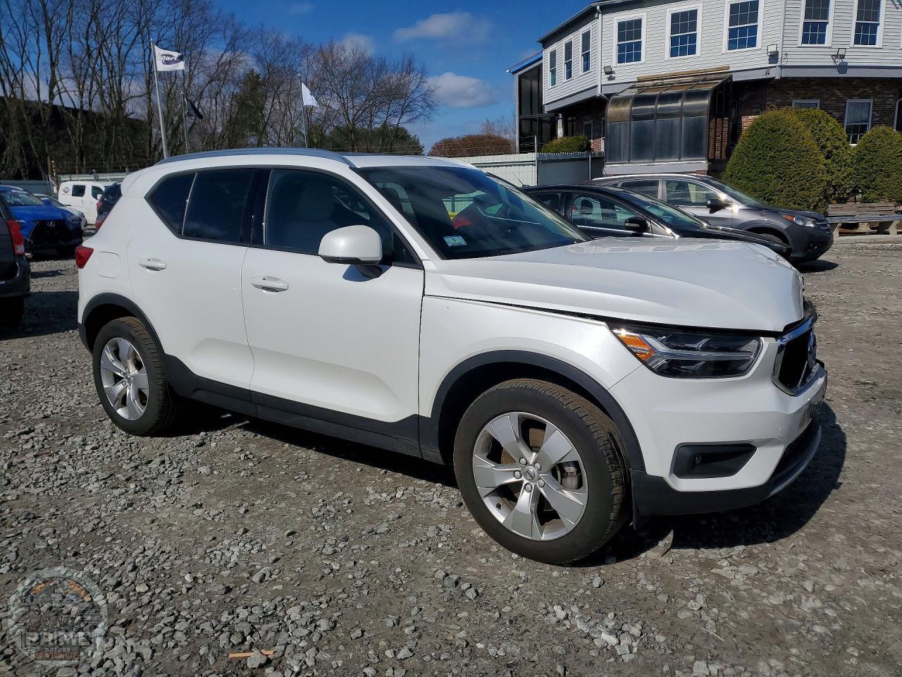 2021 VOLVO XC40 — фото 4