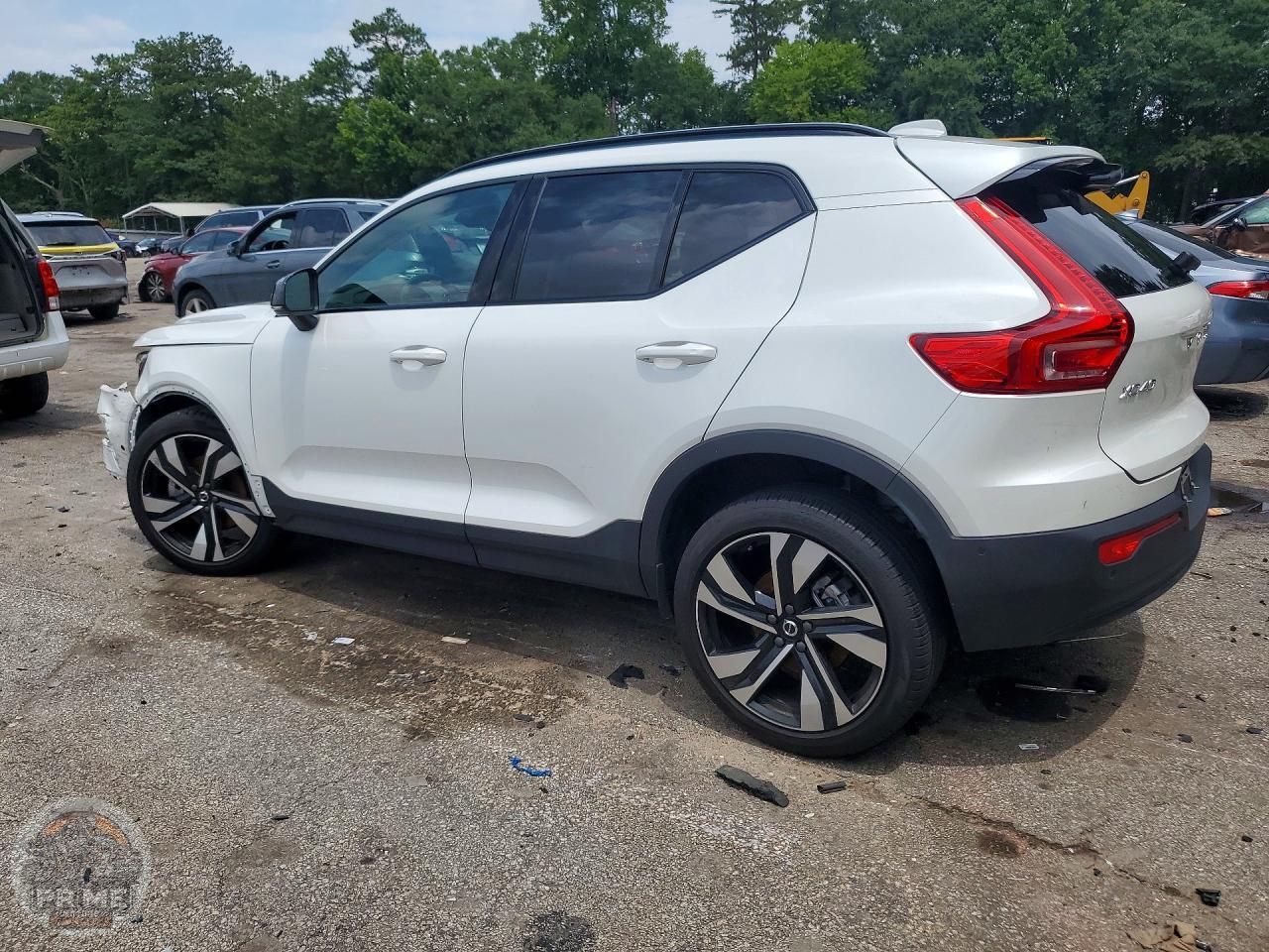 2023 VOLVO XC40 — фото 2
