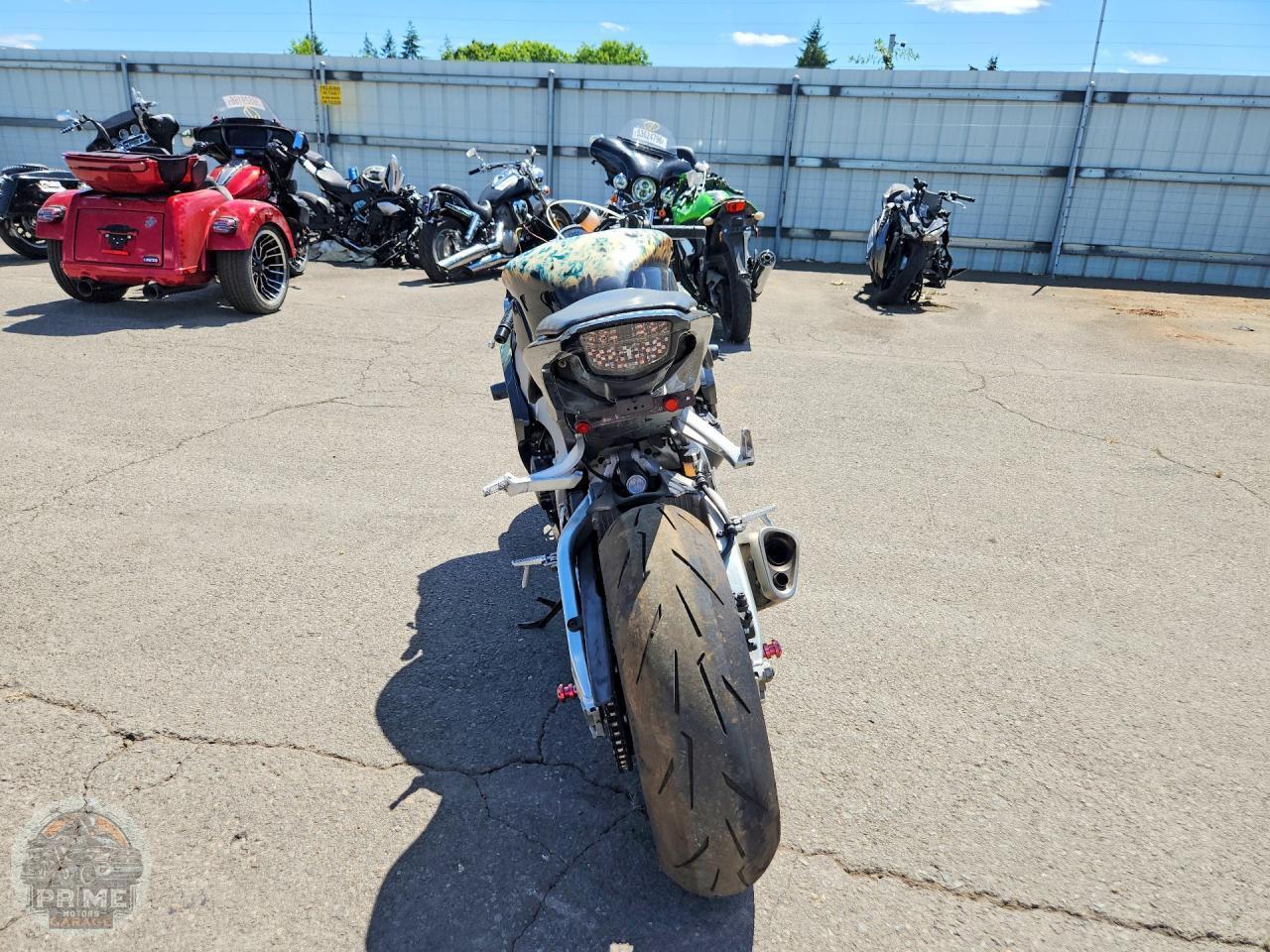 2011 HONDA CBR1000 — фото 4