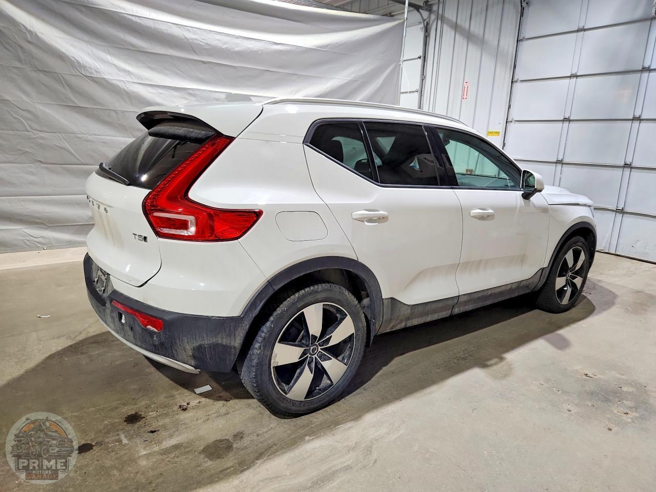 2020 VOLVO XC40 — фото 3