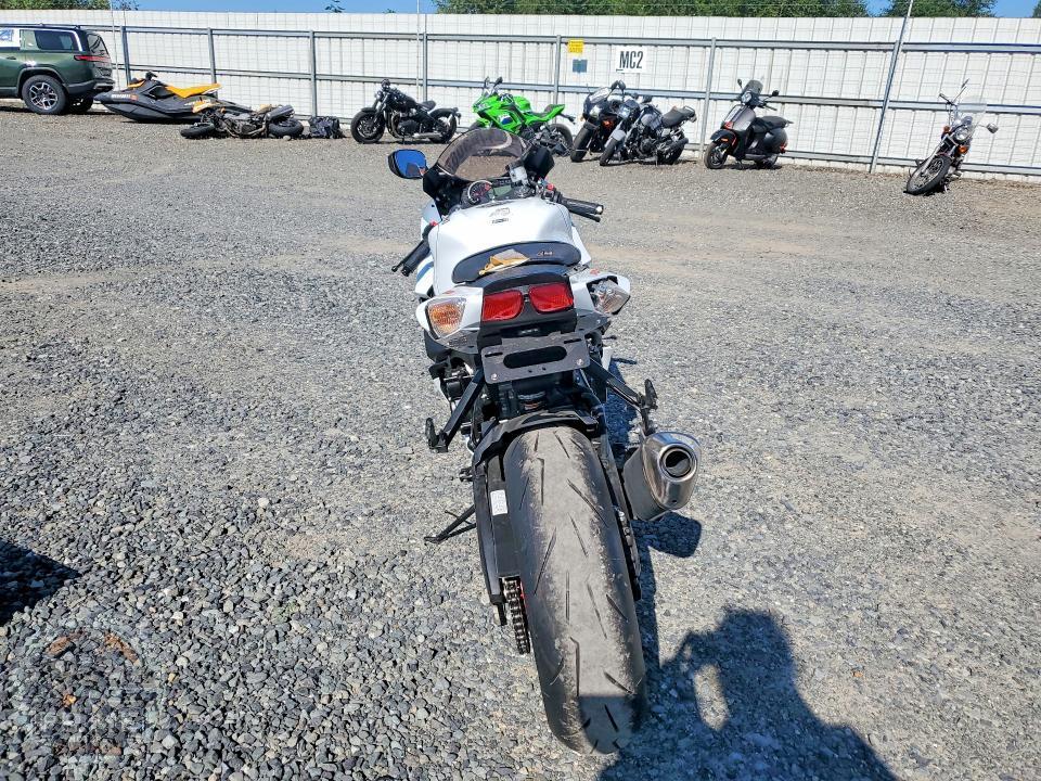 2025 SUZUKI GSX R750 — фото 4