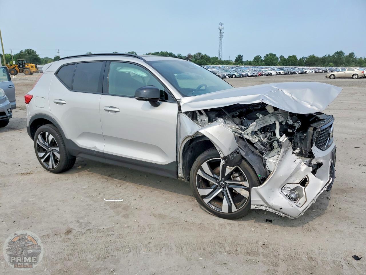 2023 VOLVO XC40 — фото 4