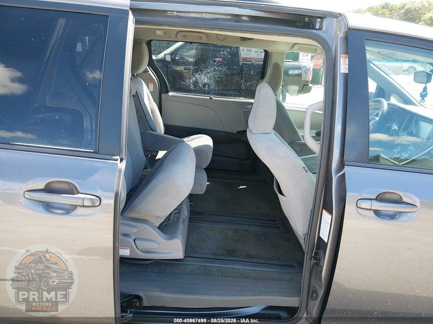 2017 TOYOTA SIENNA LE 8 PASSENGER — фото 8