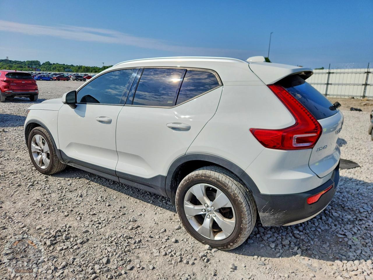 2020 VOLVO XC40 — фото 2