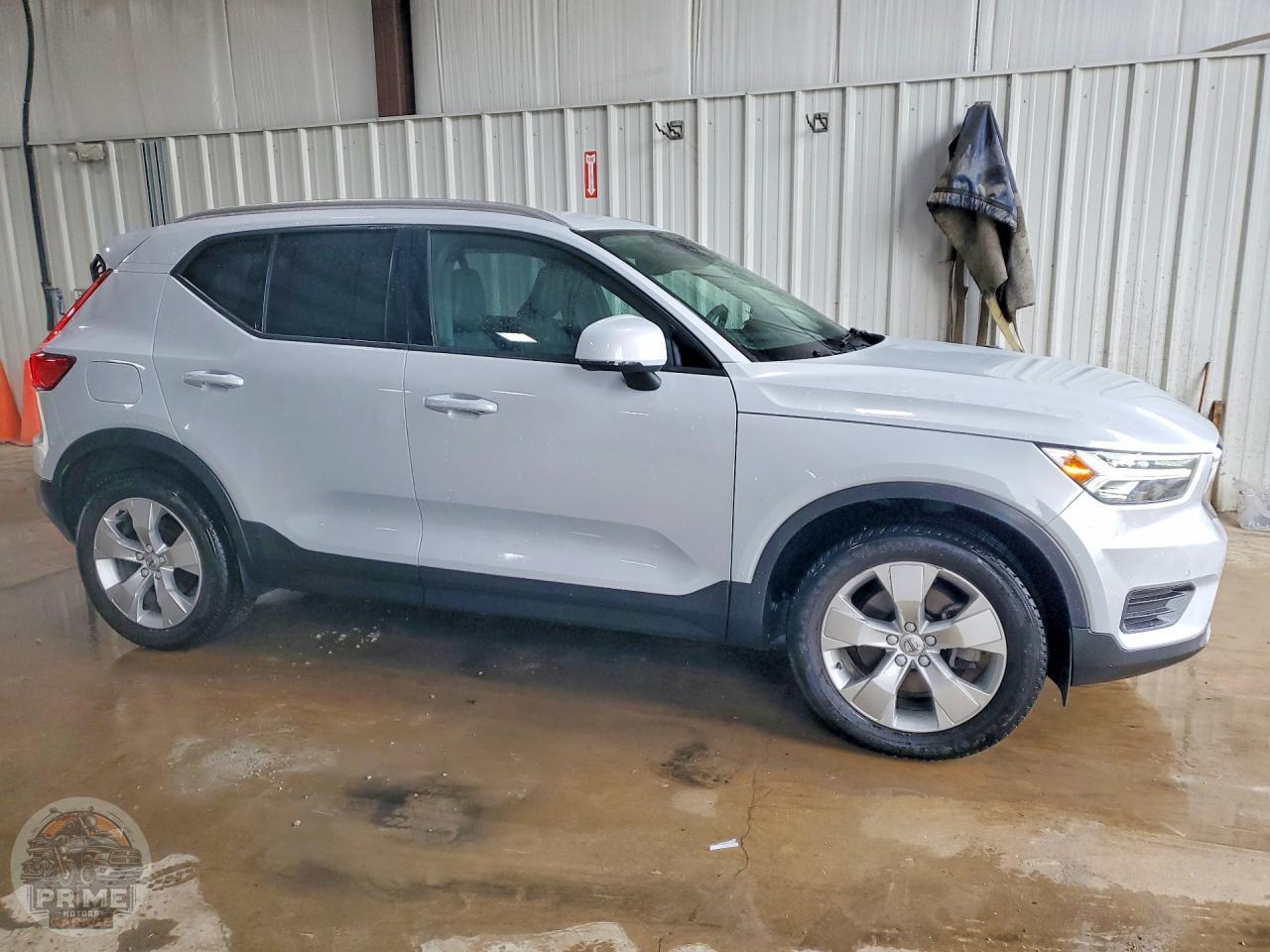 2020 VOLVO XC40 — фото 4