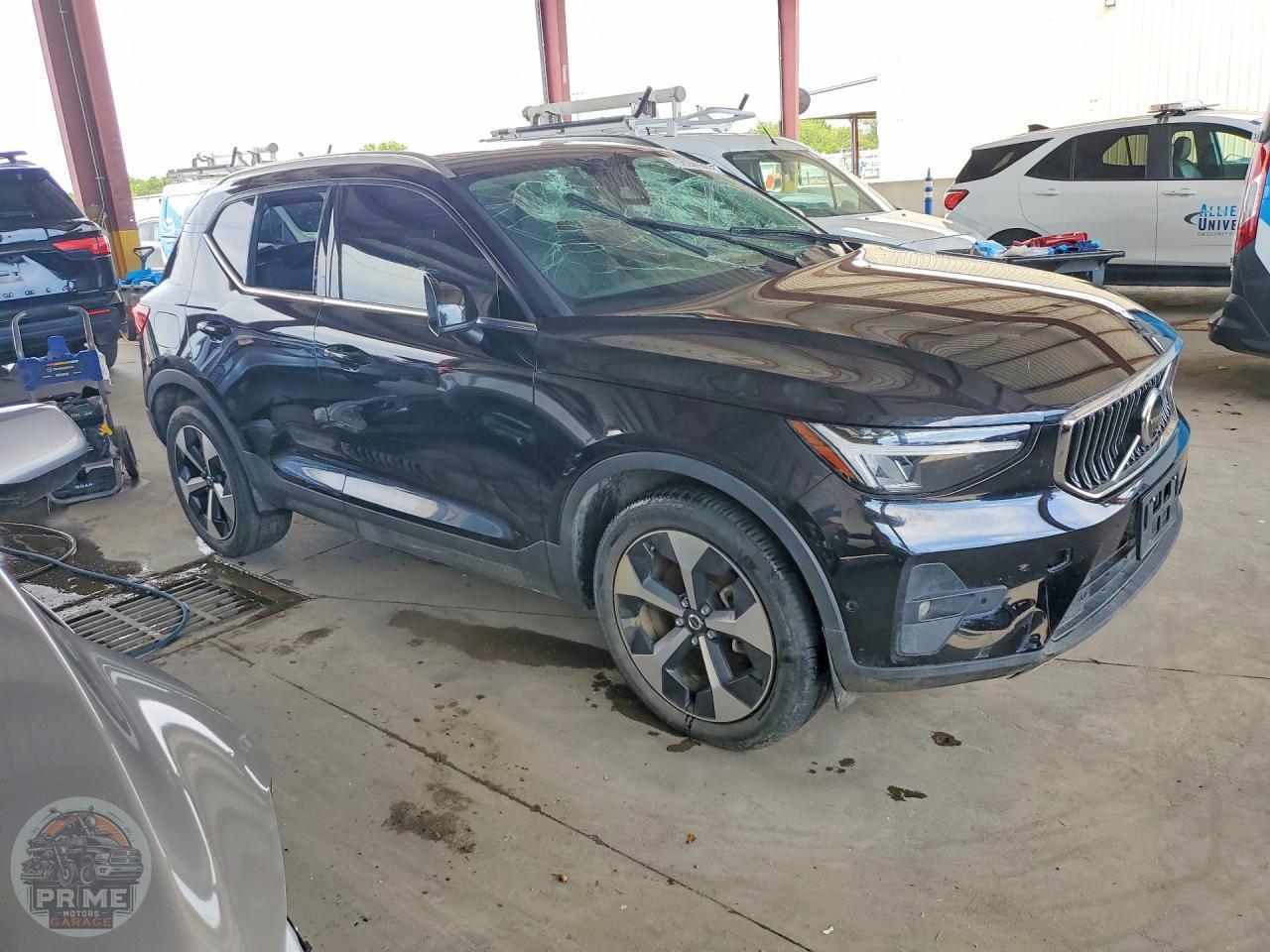 2025 VOLVO XC40 — фото 4