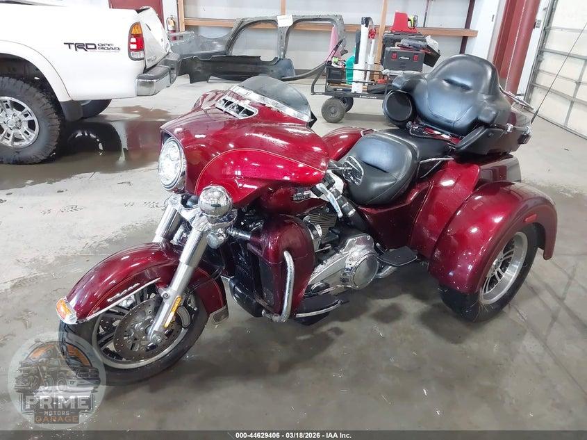 2017 HARLEY-DAVIDSON FLHTCUTG (TRI GLIDE ULTRA CLASSIC) TRI GLIDE ULTRA — фото 2