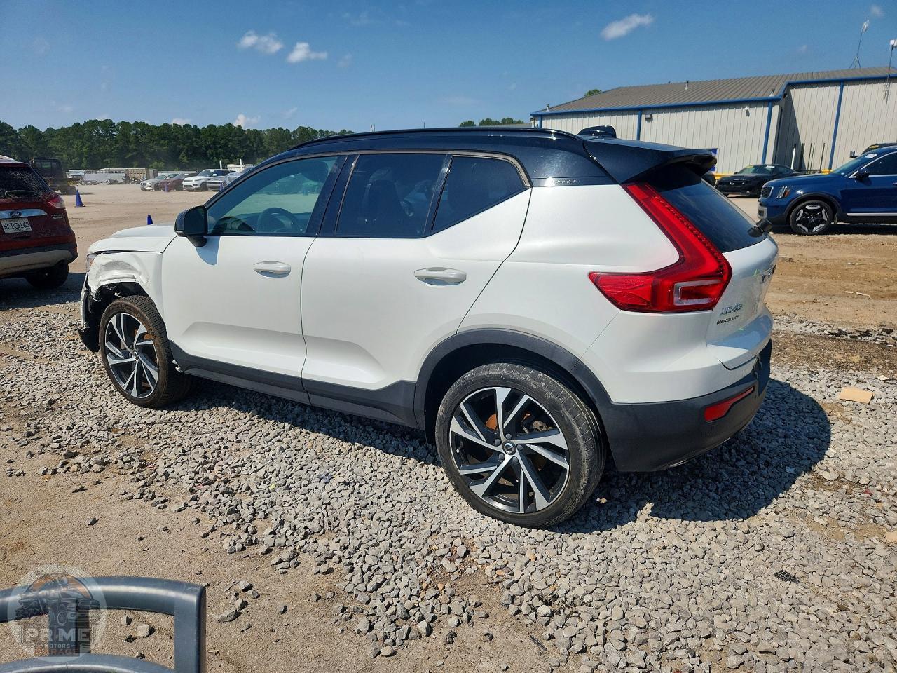 2020 VOLVO XC40 — фото 3