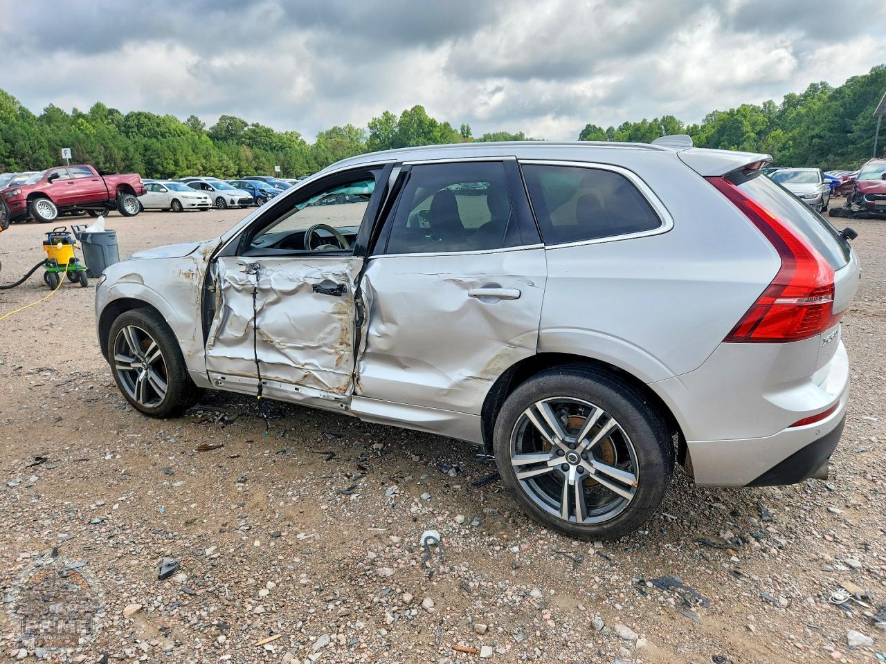 2021 VOLVO XC60 — фото 2