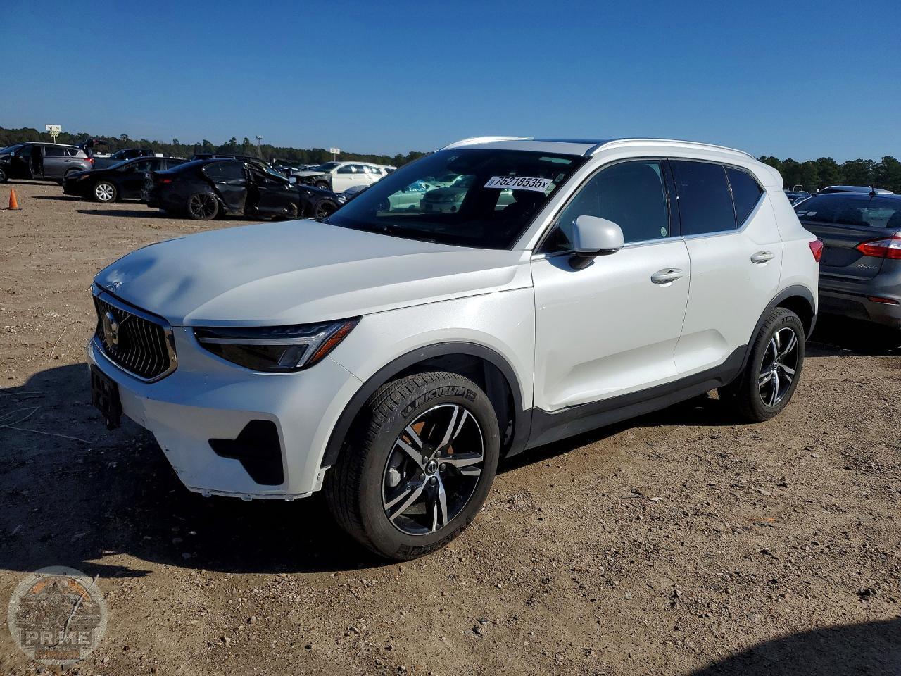 2025 VOLVO XC40 — фото 1