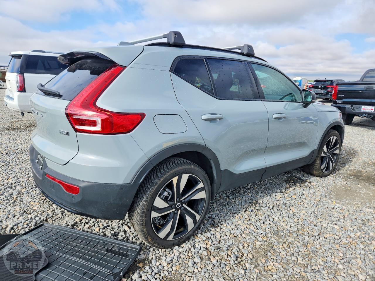 2024 VOLVO XC40 — фото 3