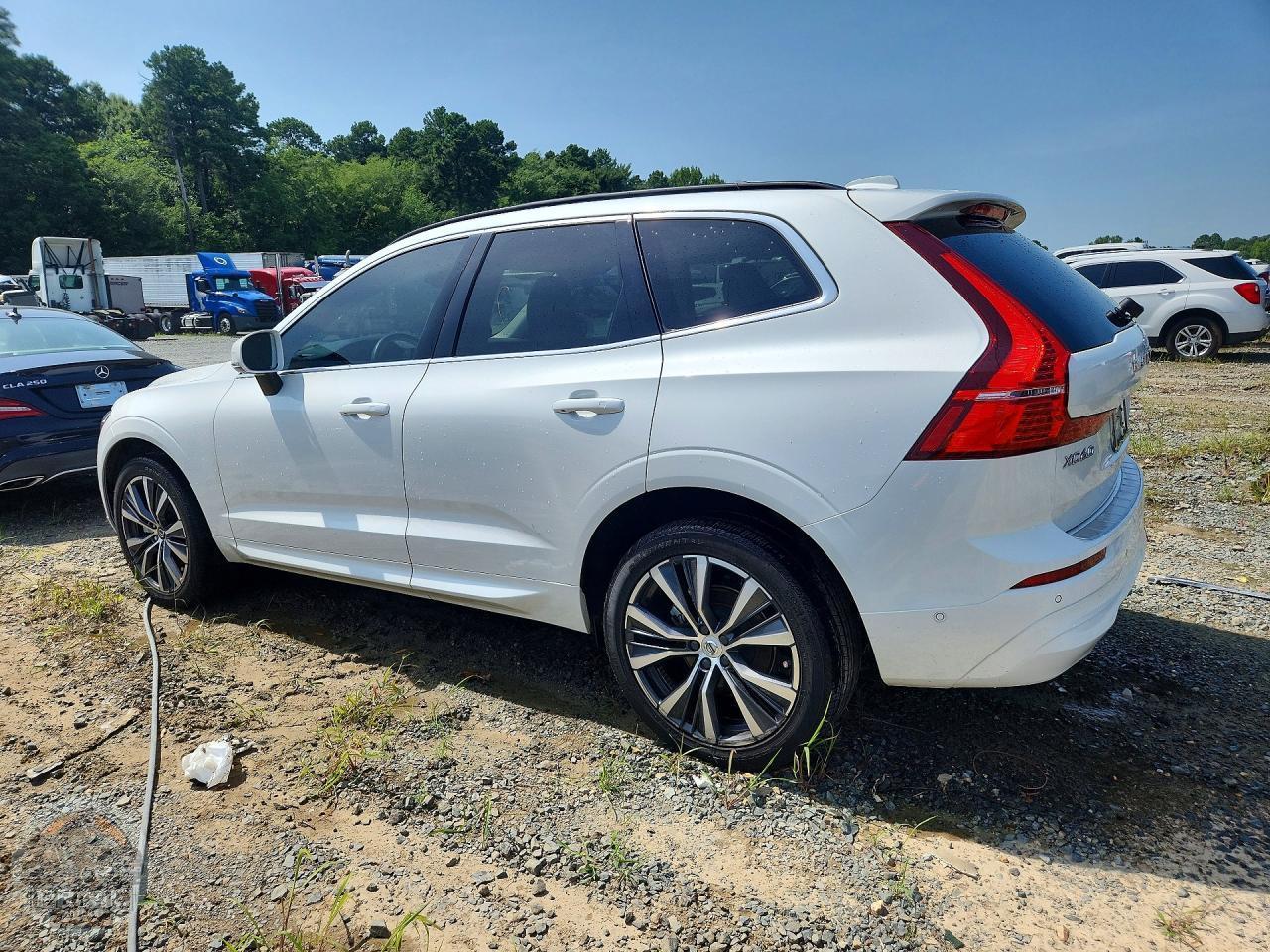 2022 VOLVO XC60 — фото 2
