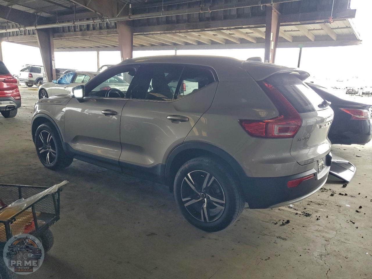 2024 VOLVO XC40 — фото 2
