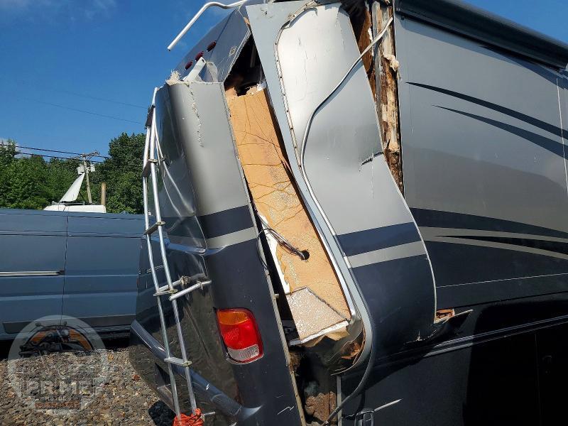2005 WORKHORSE MOTORHOME — фото 18