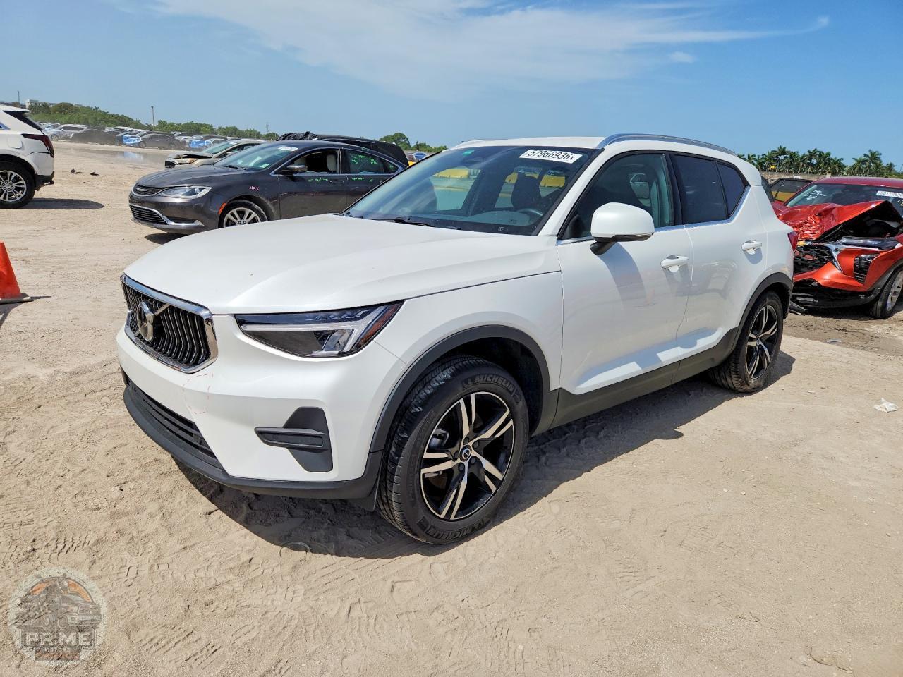 2025 VOLVO XC40 — фото 2