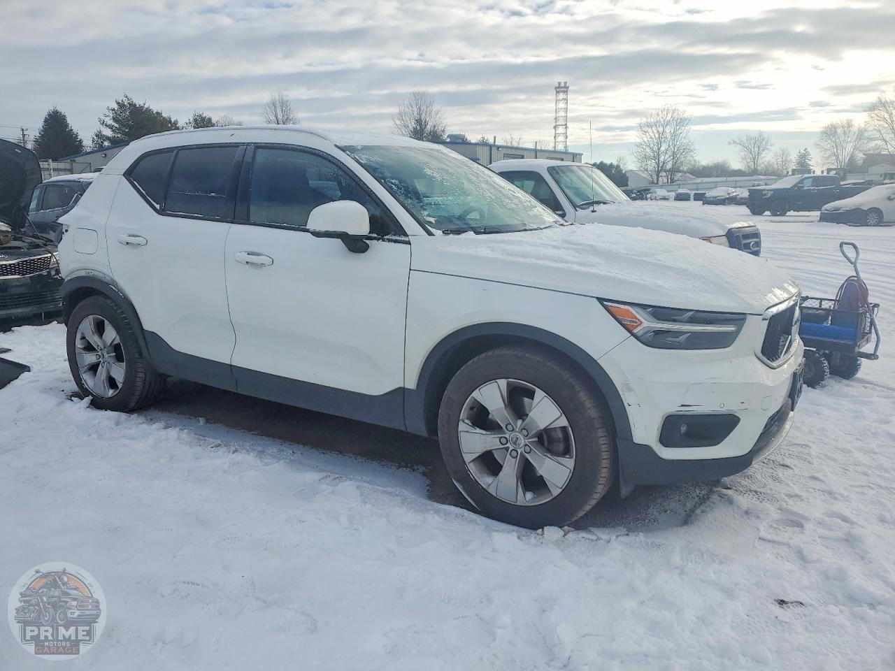 2021 VOLVO XC40 — фото 4