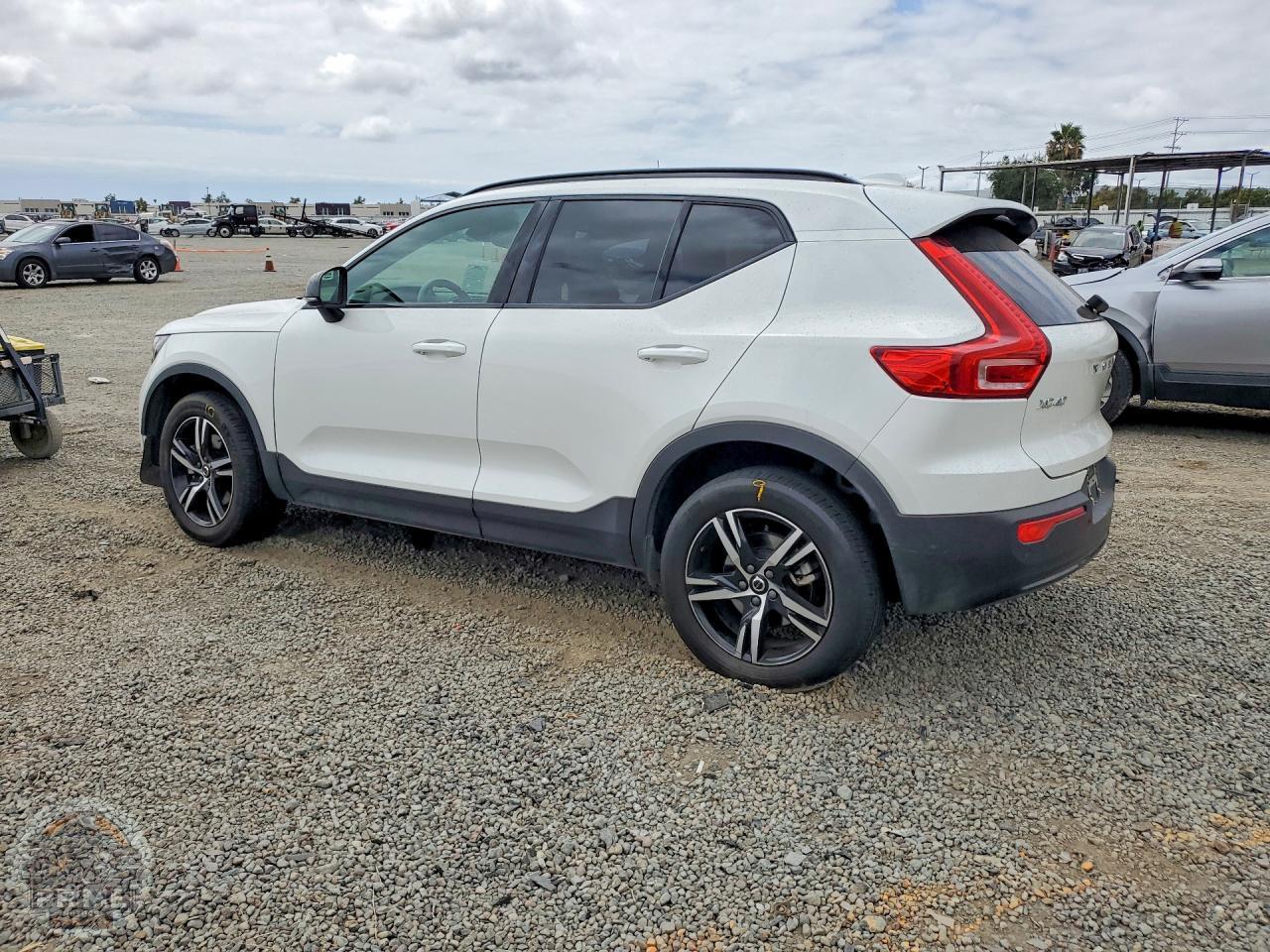 2024 VOLVO XC40 — фото 2