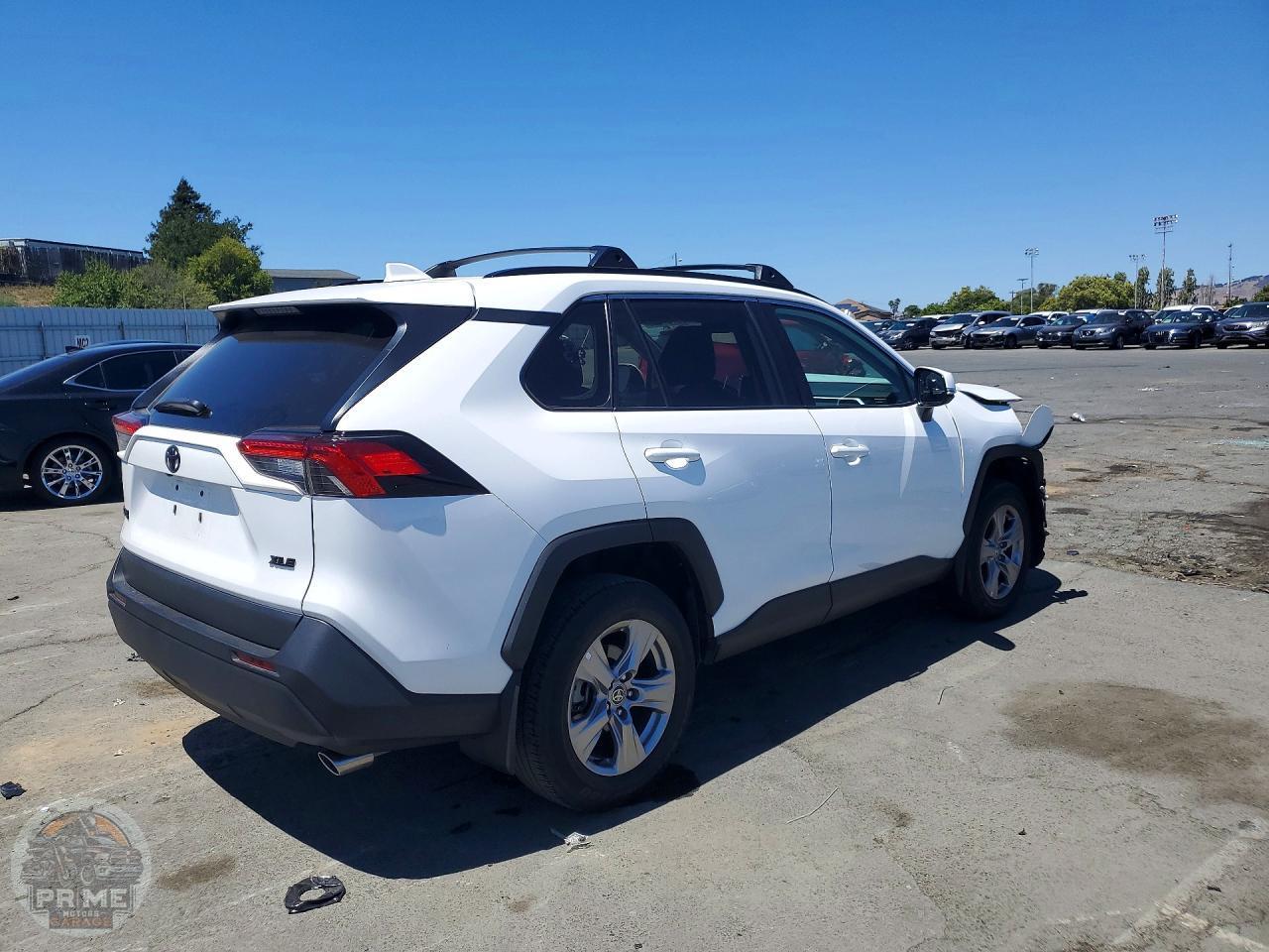 2023 TOYOTA RAV4 — фото 3