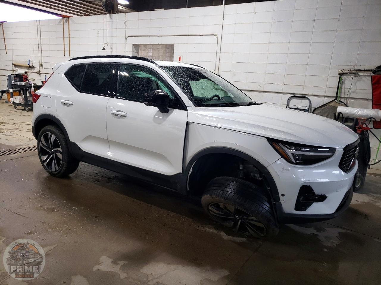 2024 VOLVO XC40 — фото 4