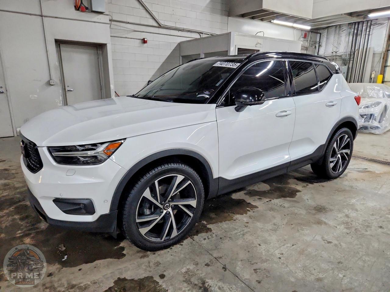 2022 VOLVO XC40 — фото 1