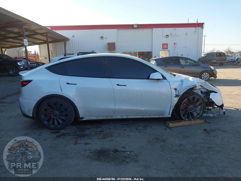 2024 TESLA MODEL Y PERFORMANCE DUAL MOTOR ALL-WHEEL DRIVE — фото 12