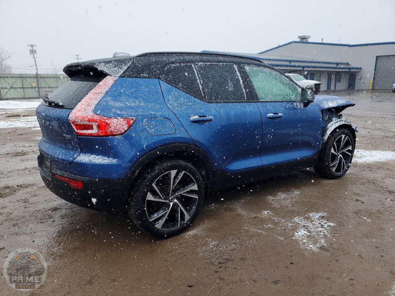 2021 VOLVO XC40 — фото 3