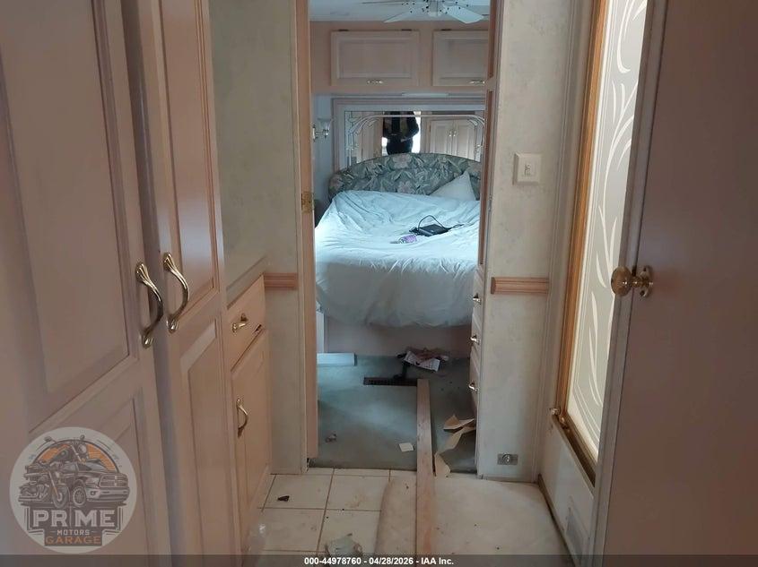 2000 SPARTAN MOTORS MOTORHOME 4VZ — фото 15